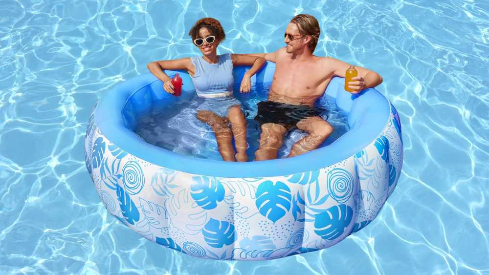 Refreshing inflatable swimming pool