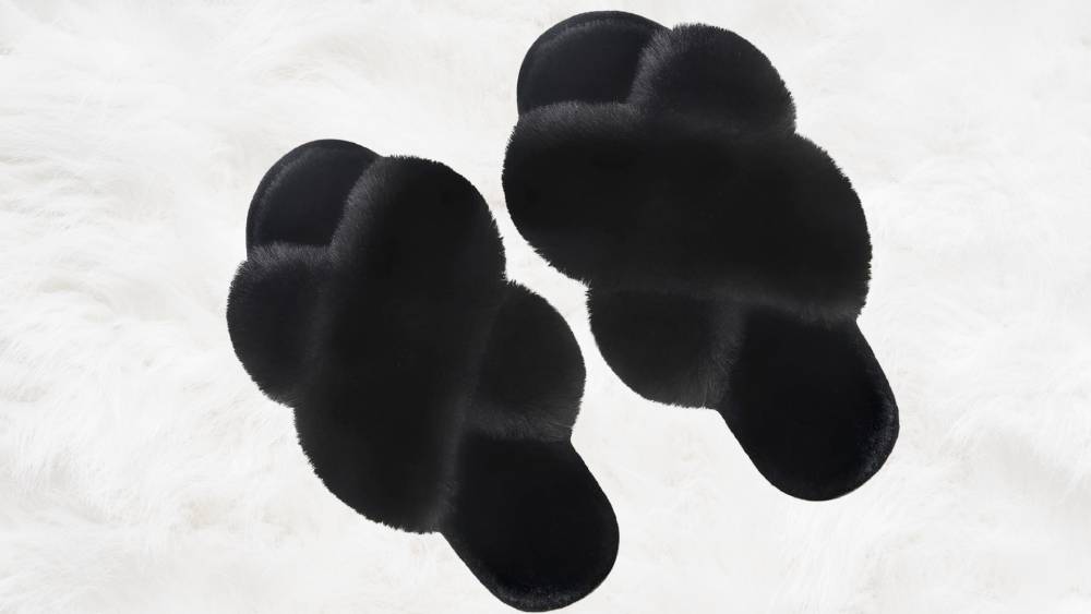 Women's Black Fuzzy Slippers