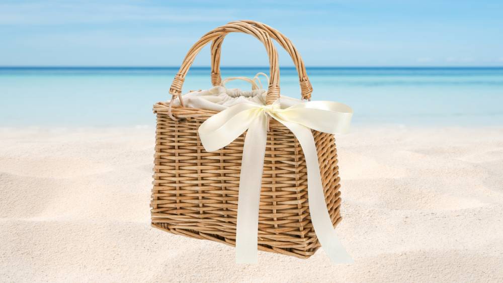 Rattan bag with ribbon