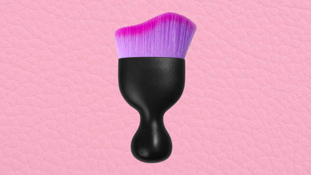 Curved car detailing brush