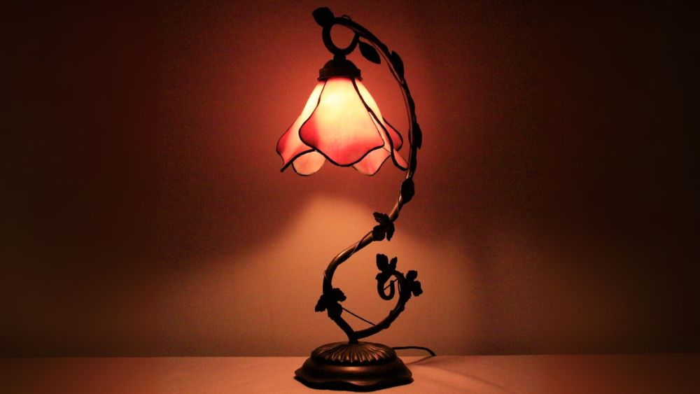 Pink stained glass Tiffany-style table lamp