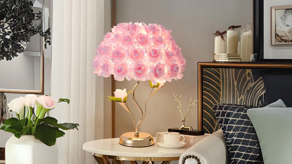Rose-shaped table lamp with romantic glow