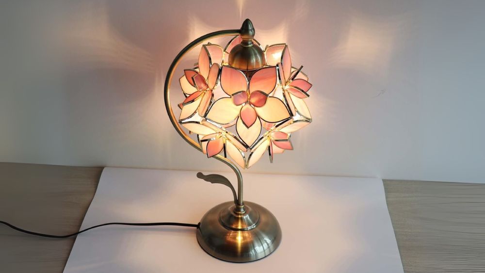 Tiffany-style rose lily glass table lamp