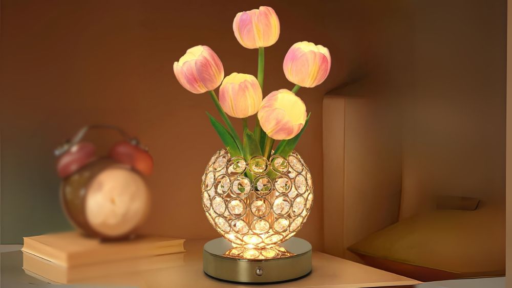 Tulip lamps in round crystal vase